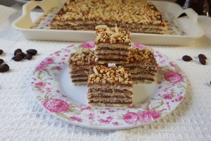 Desert prajitura cu foi si crema de ciocolata cu alune