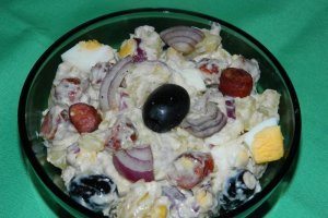 Salata de cartofi cu carnati