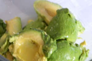 Salata orientala de post cu maioneza din avocado
