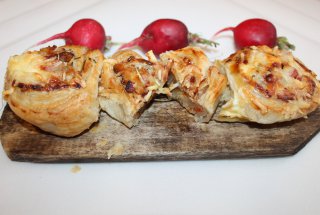 Aperitiv rulouri cu sunca, cascaval si chives