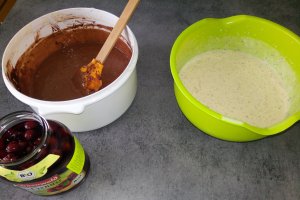 Desert prajitura din albusuri si visine din compot