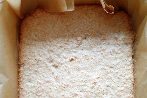 Desert prajitura cu nuca de cocos si crema cu ciocolata alba si lapte condensat (Raffaello)