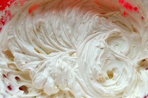 Desert prajitura cu nuca de cocos si crema cu ciocolata alba si lapte condensat (Raffaello)