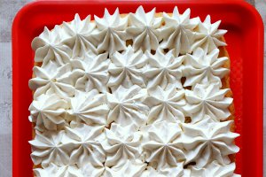 Desert prajitura cu nuca de cocos si crema cu ciocolata alba si lapte condensat (Raffaello)