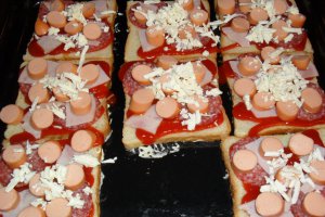 Pizza cu blat de paine