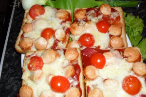 Pizza cu blat de paine
