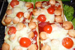 Pizza cu blat de paine