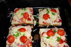 Pizza cu blat de paine