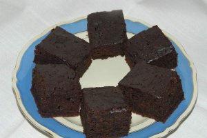 Desert negresa de post cu gem - 900
