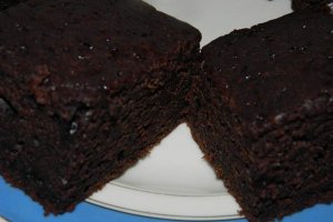 Desert negresa de post cu gem - 900