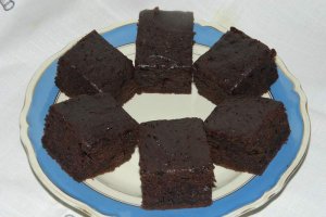 Desert negresa de post cu gem - 900