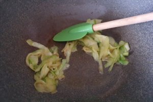 Salata de fasole cu dovlecei si otet balsamic