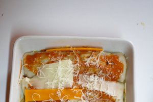 Clatite umplute cu carne tocata