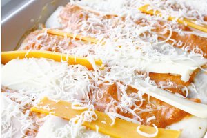 Clatite umplute cu carne tocata
