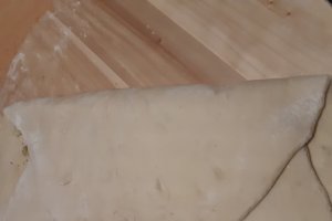 Paine de casa aromata cu usturoi si rozmarin