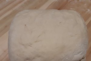 Paine de casa aromata cu usturoi si rozmarin