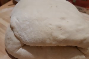 Paine de casa aromata cu usturoi si rozmarin