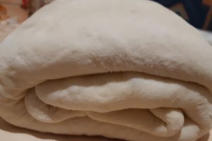 Paine de casa aromata cu usturoi si rozmarin