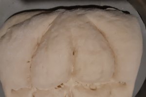 Paine de casa aromata cu usturoi si rozmarin