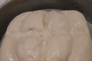 Paine de casa aromata cu usturoi si rozmarin