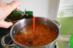 Ciorba de legume, acrita cu suc de rosii