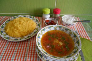 Ciorba de legume, acrita cu suc de rosii