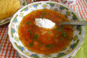Ciorba de legume, acrita cu suc de rosii