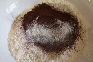 Desert prajitura cu mere si foi fragede cu cacao