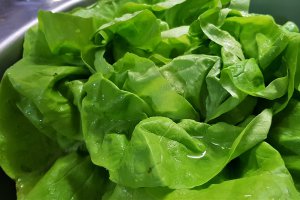 Ciorba de salata verde cu afumatura si smantana