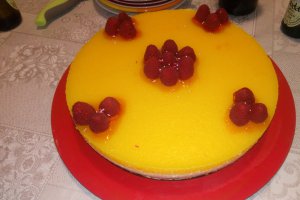 Desert tort cu mousse si jeleu de piersici