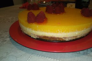 Desert tort cu mousse si jeleu de piersici