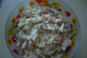 Salata de varza cu morcovi si alune