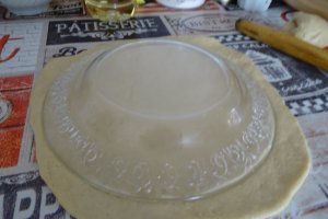 Desert cornulete de post cu gem de prune si nuca