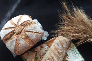 Paine cu faina neagra si susan