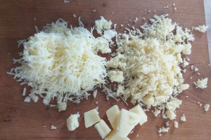 Chiftele in sos de branzeturi