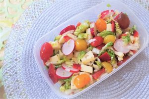 Salata cu mozzarella, rosii si oregano