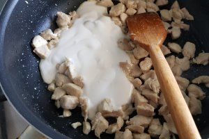 Barcute umplute cu piept de pui