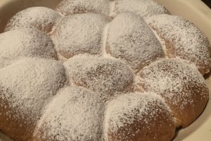 Desert Buchteln sau gogosi umplute cu Nutella, la cuptor