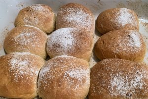 Desert Buchteln sau gogosi umplute cu Nutella, la cuptor