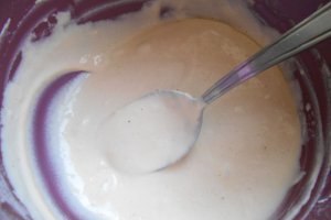 Pizza la tigaie, cu ciuperci, branzeturi si masline