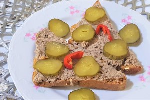 Pate de ficat cu salvie si piper