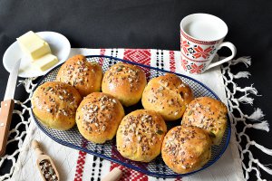 Chifle cu lapte batut si parmezan