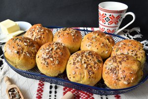 Chifle cu lapte batut si parmezan