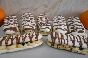 Desert Meringue cu crema mousseline si afine