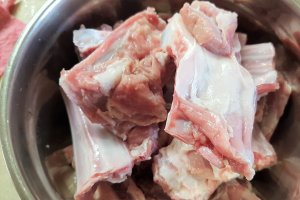 Costite de miel cu leurda si ceapa verde