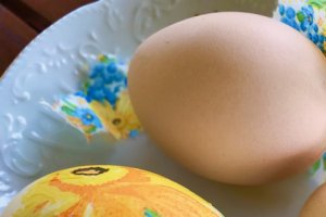 Oua decorate de Paste, dupa metoda servetelului