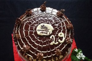 Desert tort cu crema de cafea si ciocolata