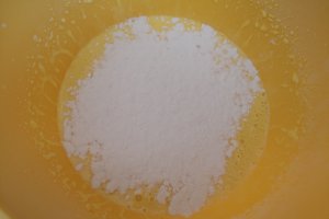 Desert prajitura cu foi, crema de lamaie si jeleu de zmeura