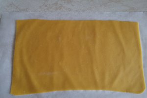 Desert prajitura cu foi, crema de lamaie si jeleu de zmeura