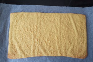 Desert prajitura cu foi, crema de lamaie si jeleu de zmeura